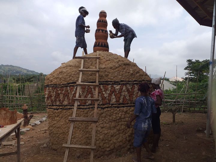 a sculpture titled HOUSE OF THE HEAD: ÒRÙLÉ ORÍ