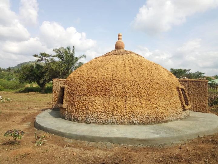 a picture of the oyeku meji structure at the akodi orisa